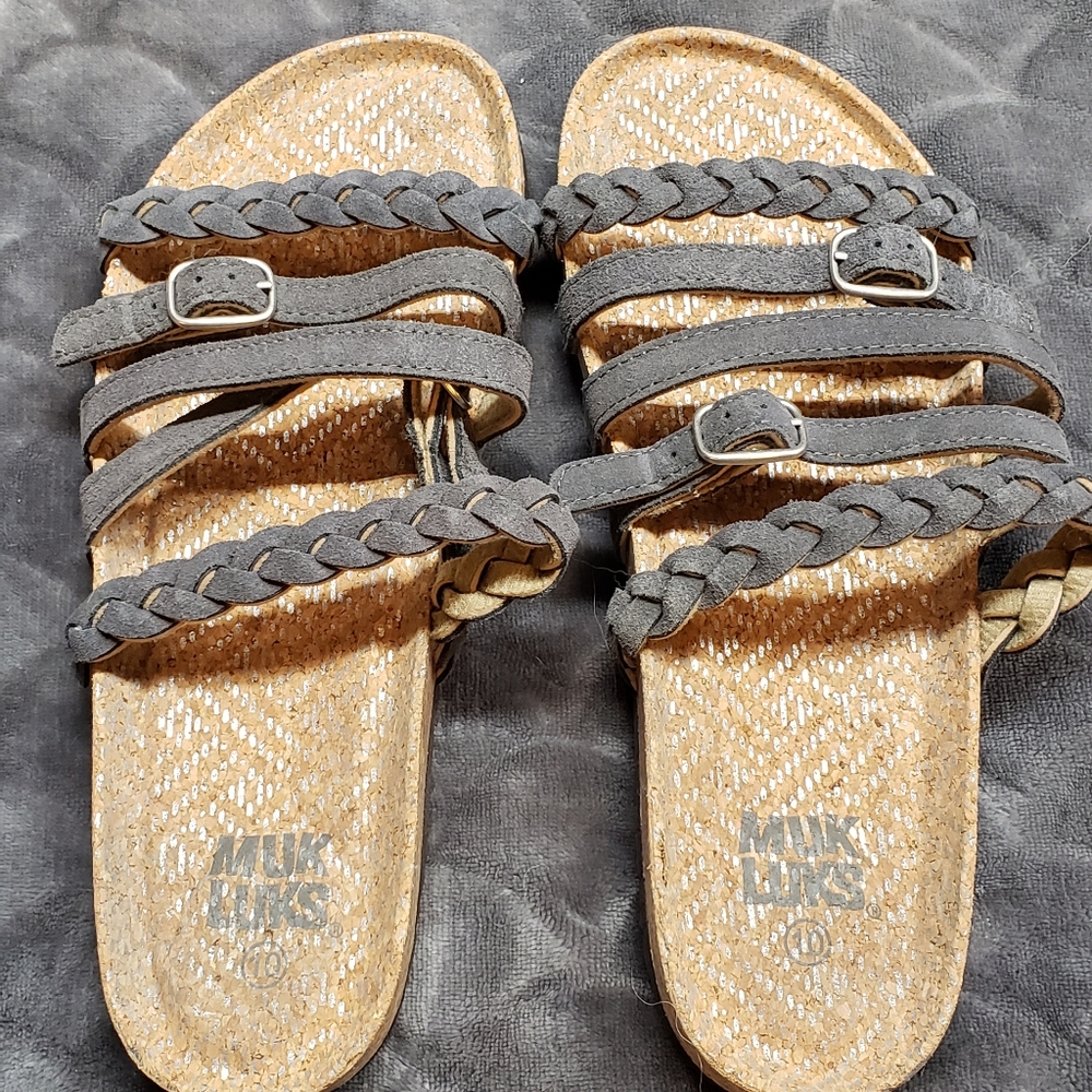 Woman's MukLuks Sandals, size 10
